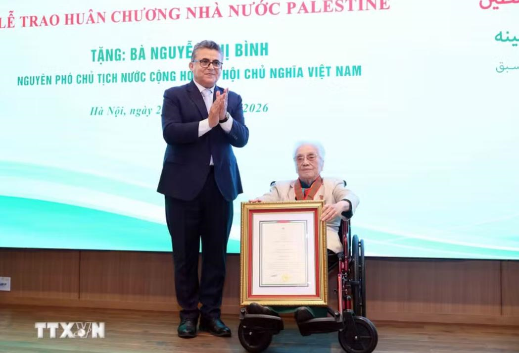 Trao Huân chương Ngôi sao Công trạng của Nhà nước Palestine tặng nguyên Phó chủ tịch nước Nguyễn Thị Bình